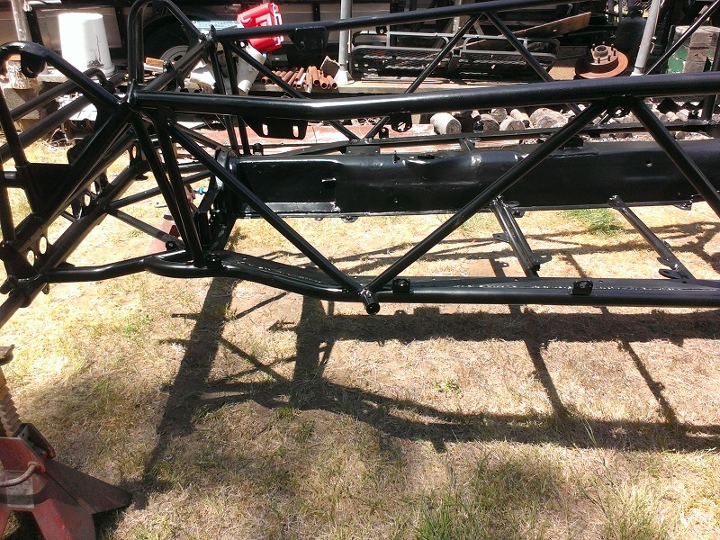 chassis being painted pic3 2015