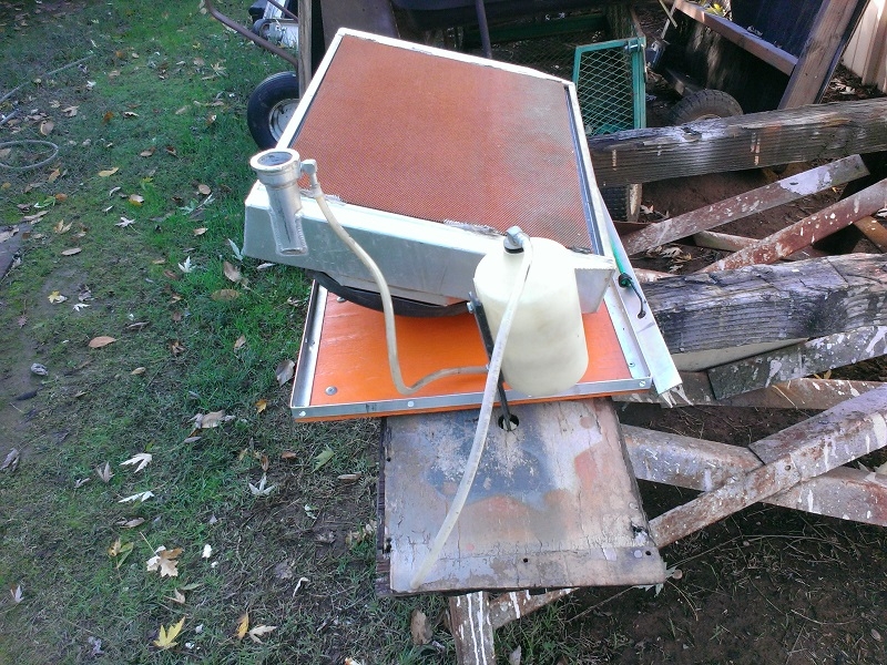 radiator with overflow bottle2